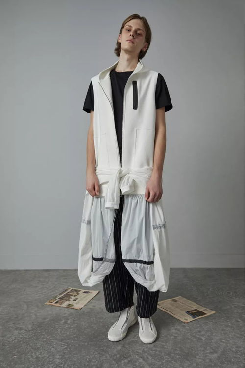 速寫(xiě)丨我害怕會(huì)穿衣服的男人